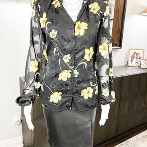 WHITE HOUSE BLACK MARKET FLORAL TOP